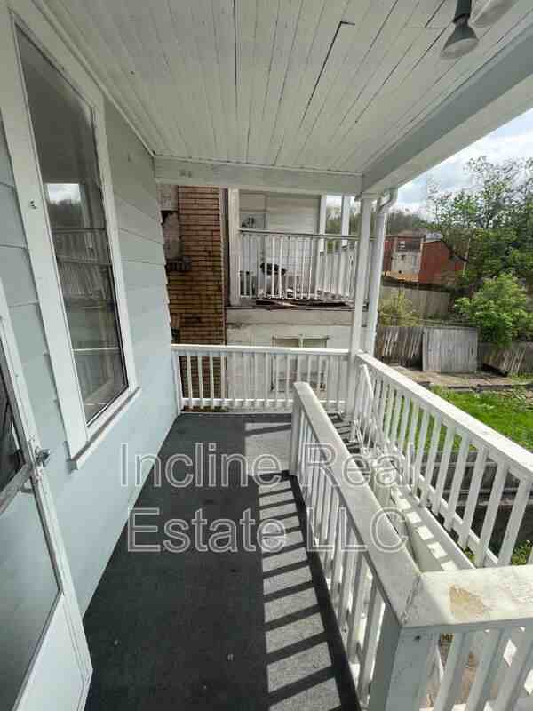 561 2nd St - Photo 3 of 26