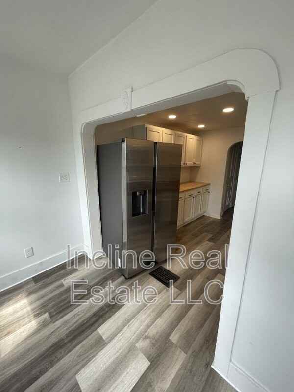 561 2nd St - Photo 6 of 26