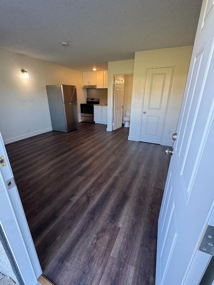 3855 Stobbs Way - Photo 5 of 10