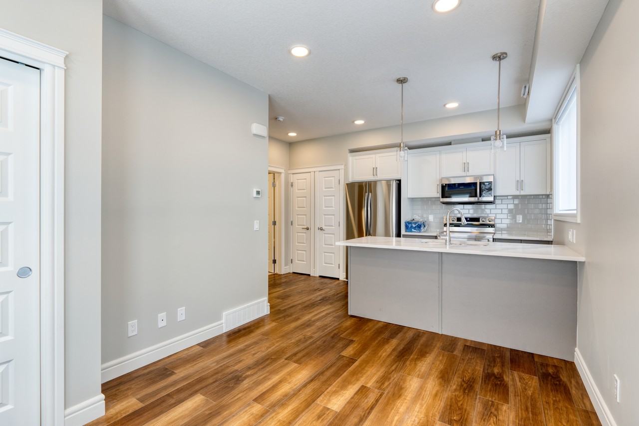 10060 46 Street NE - Photo 2 of 10