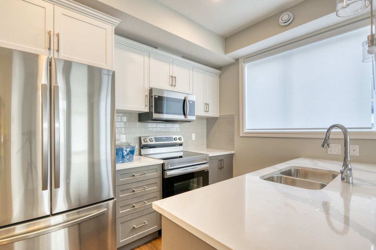 10060 46 Street NE - Photo 4 of 10