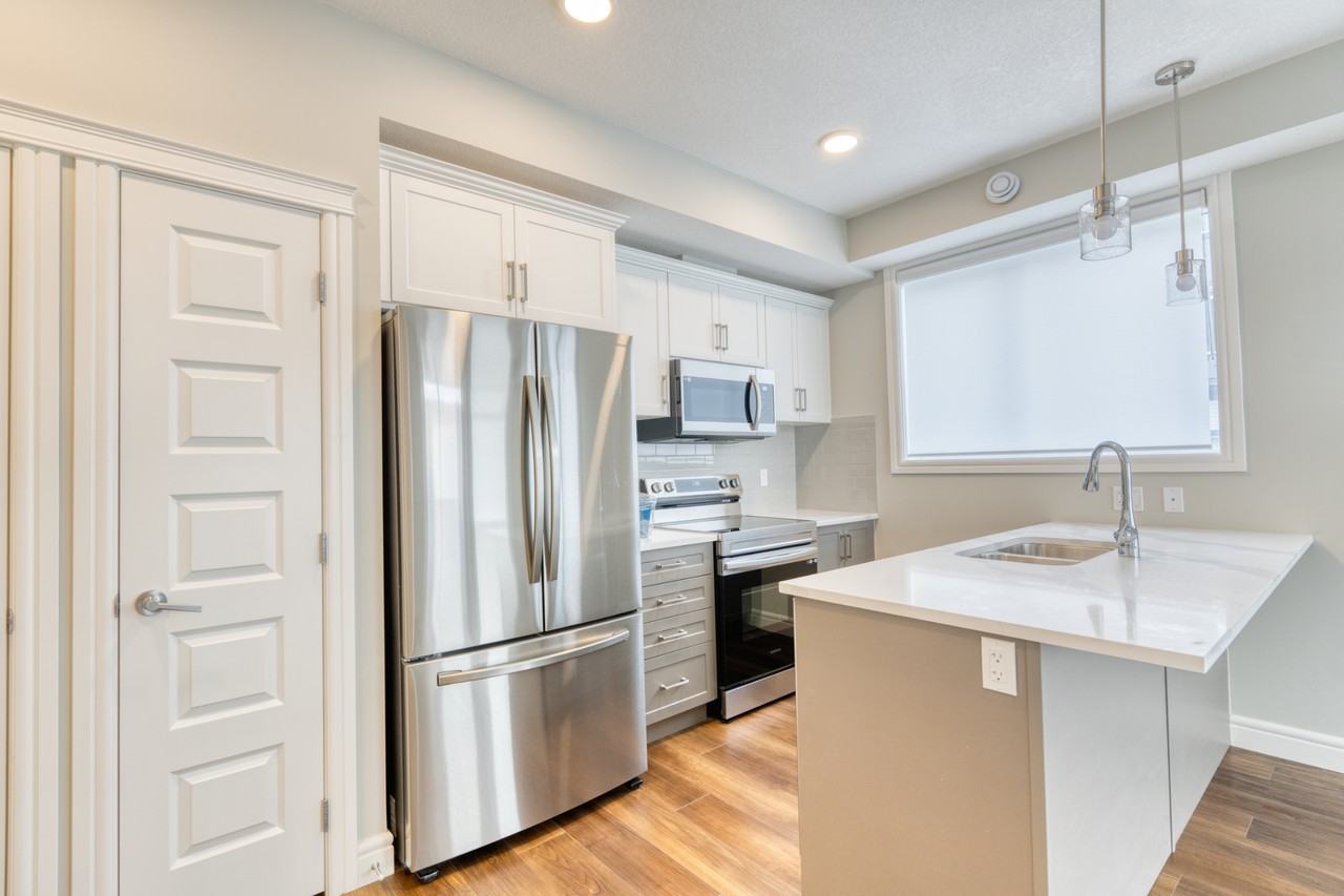 10060 46 Street NE - Photo 5 of 10