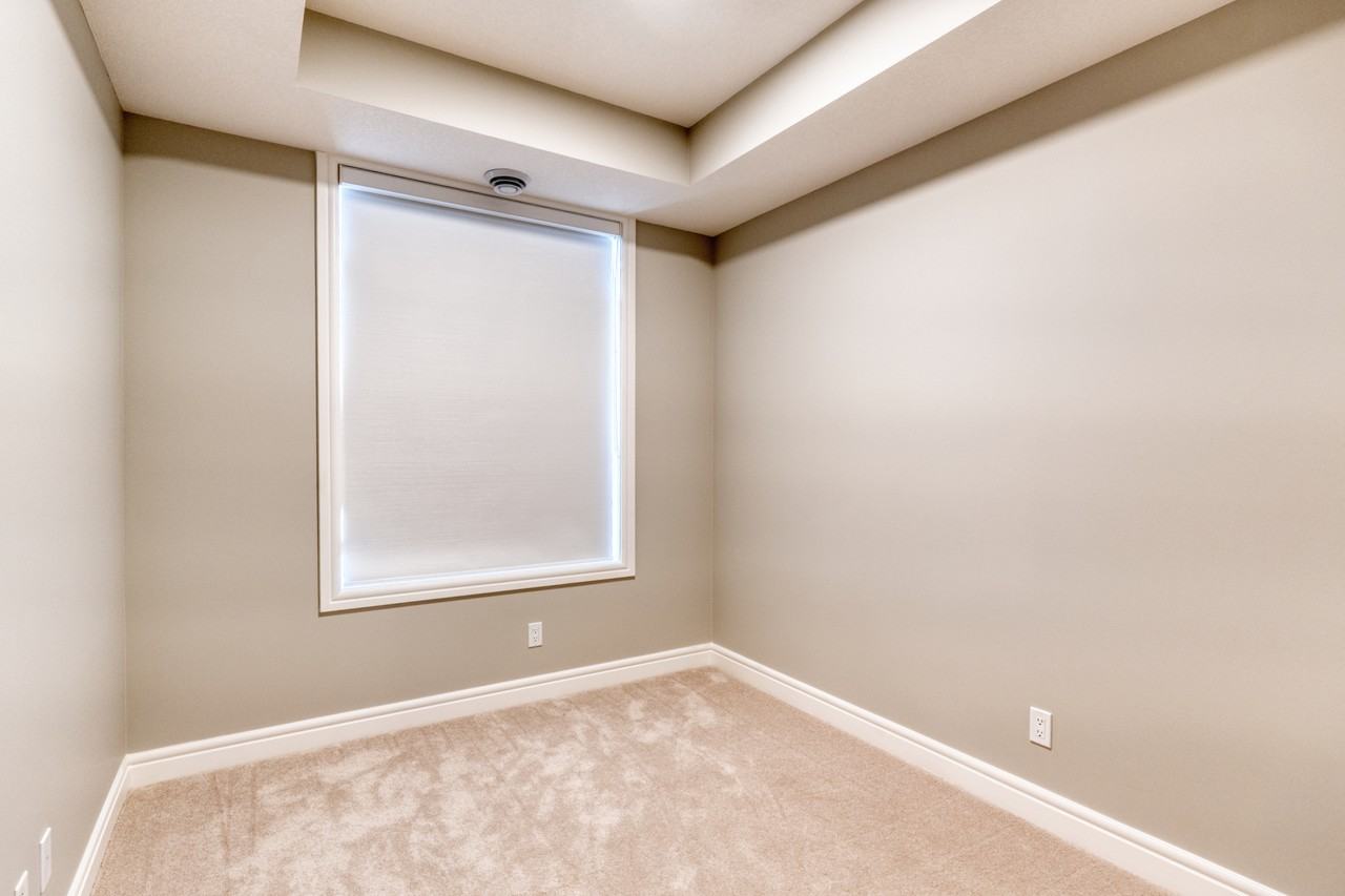 10060 46 Street NE - Photo 6 of 10