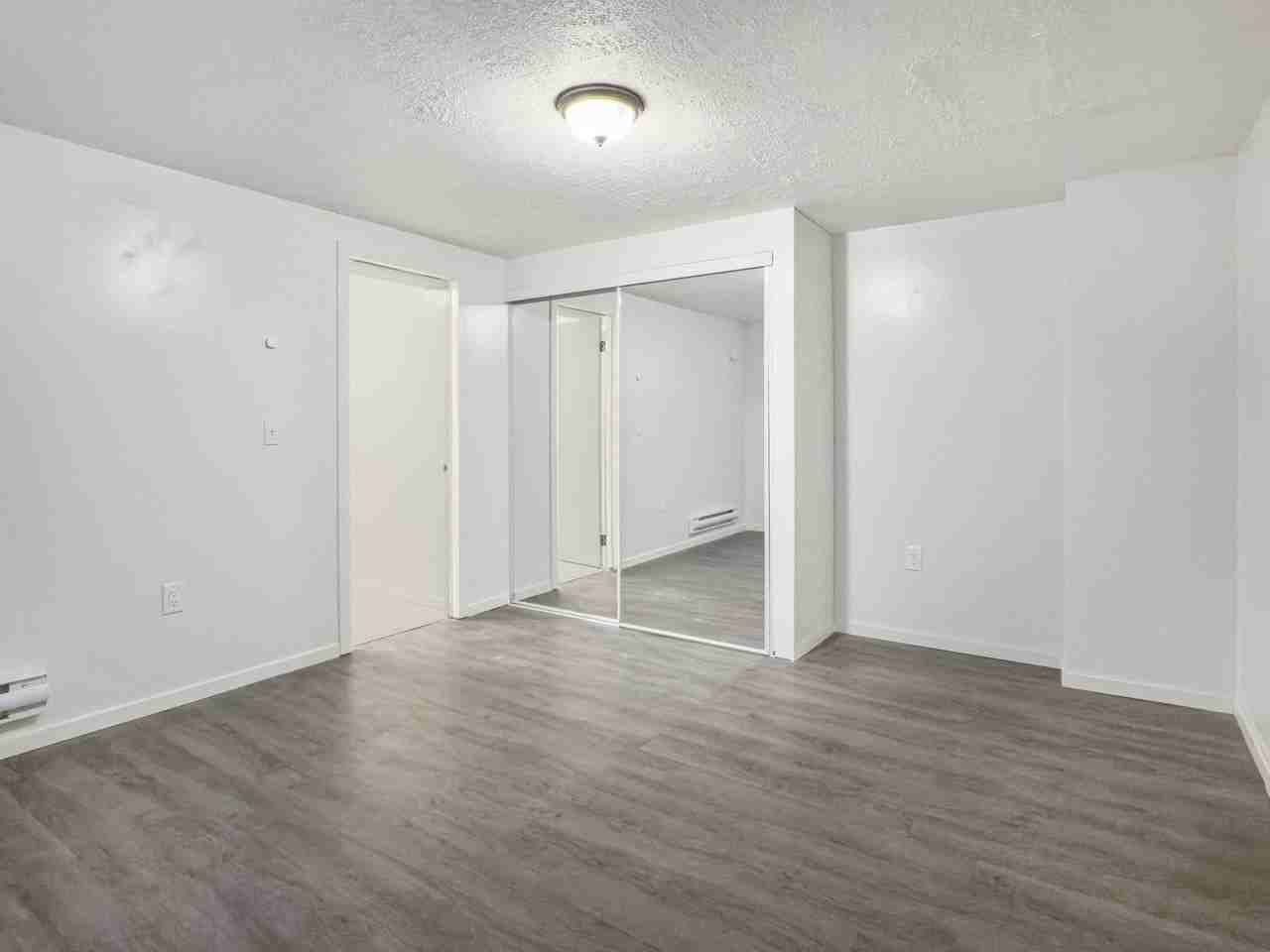 63 Woodglen Close SW, Calgary - Photo 6 of 12