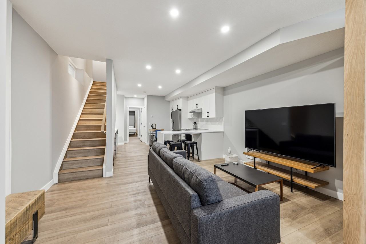 7136 34 Avenue NW, Calgary - Photo 2 of 29