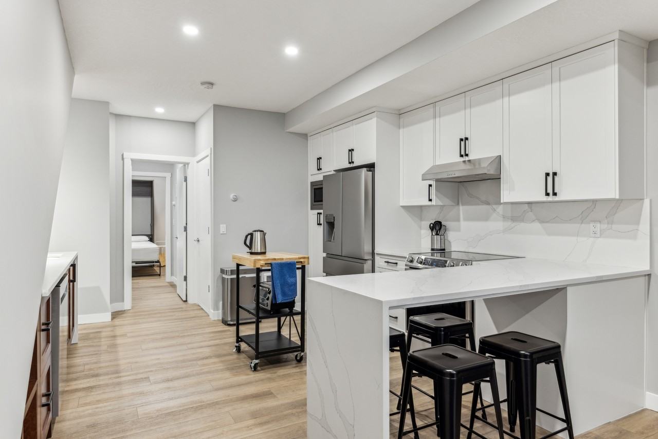 7136 34 Avenue NW, Calgary - Photo 6 of 29