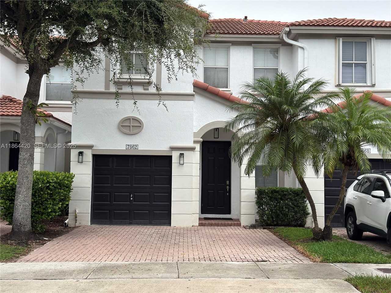 7862 Northwest 109th Path - Photo 4 of 38