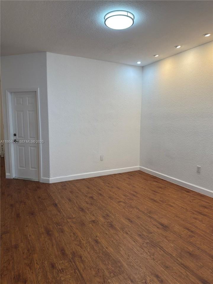 7862 Northwest 109th Path - Photo 6 of 38