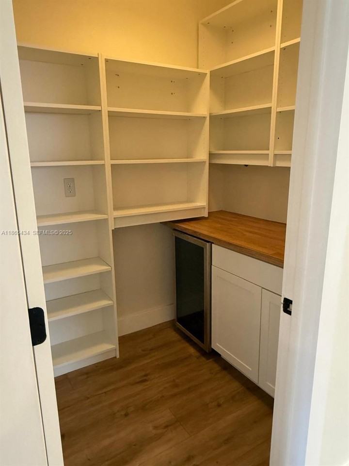 2436 Southeast 3rd Street - Photo 2 of 20