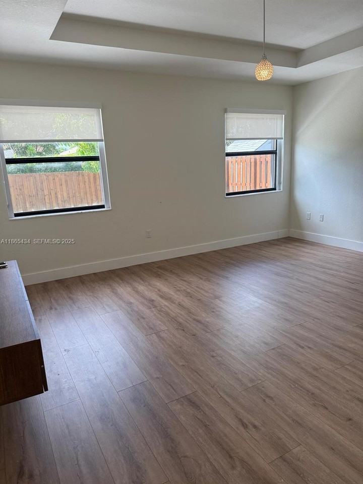 2436 Southeast 3rd Street - Photo 3 of 20