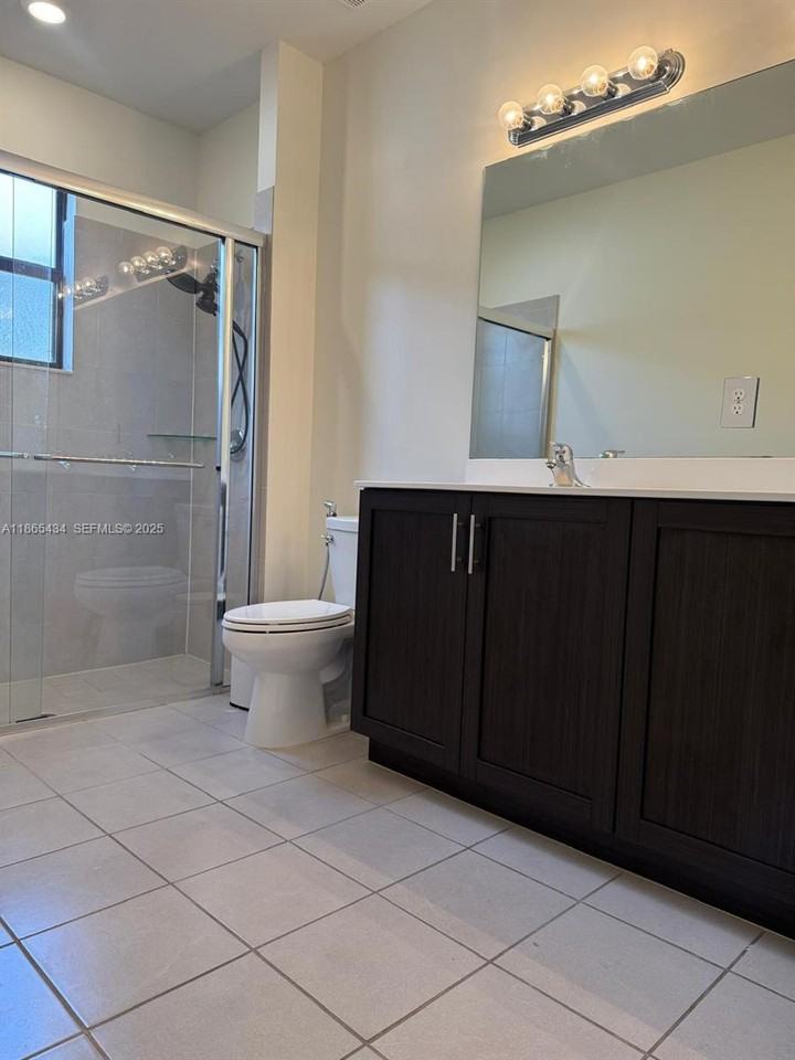 2436 Southeast 3rd Street - Photo 6 of 20