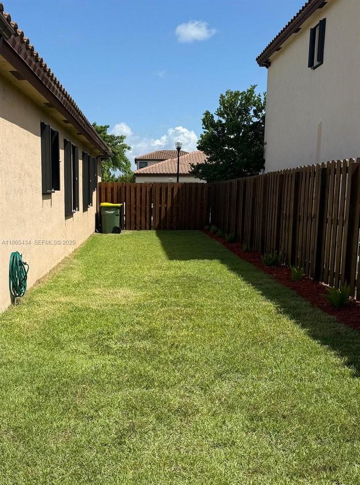 2436 Southeast 3rd Street - Photo 7 of 20