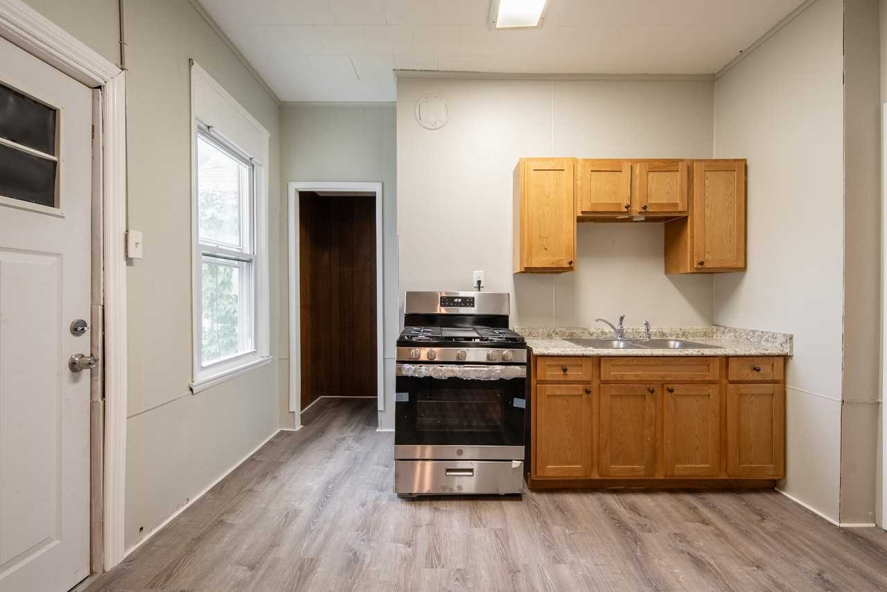 140 5th Ave #2 - Photo 4 of 29