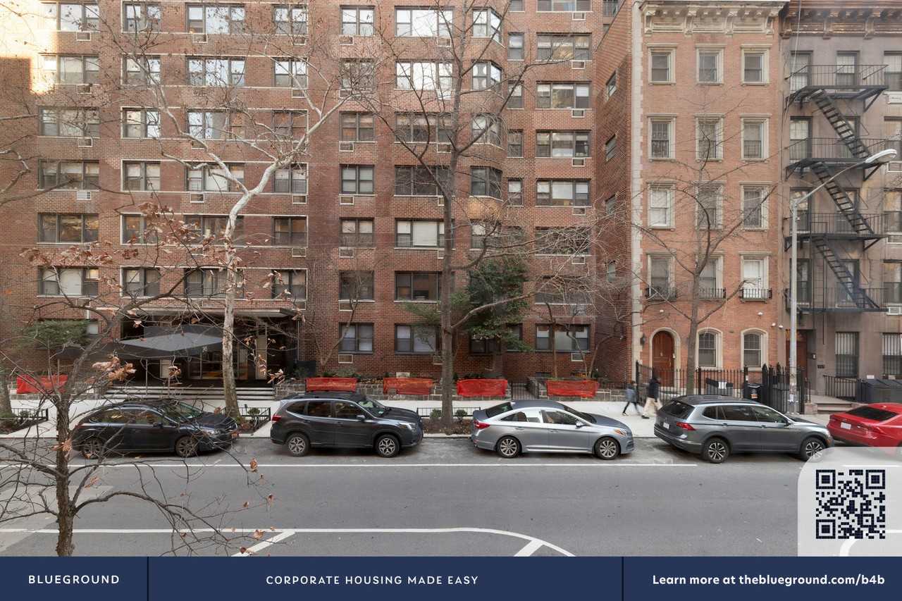 340 East 52nd Street - Photo 6 of 22