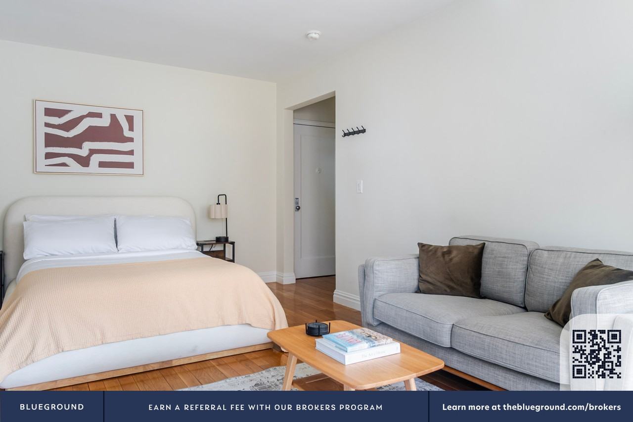 252 East 61st Street - Photo 4 of 22