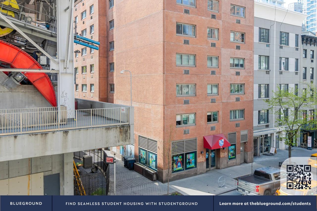 252 East 61st Street - Photo 6 of 22