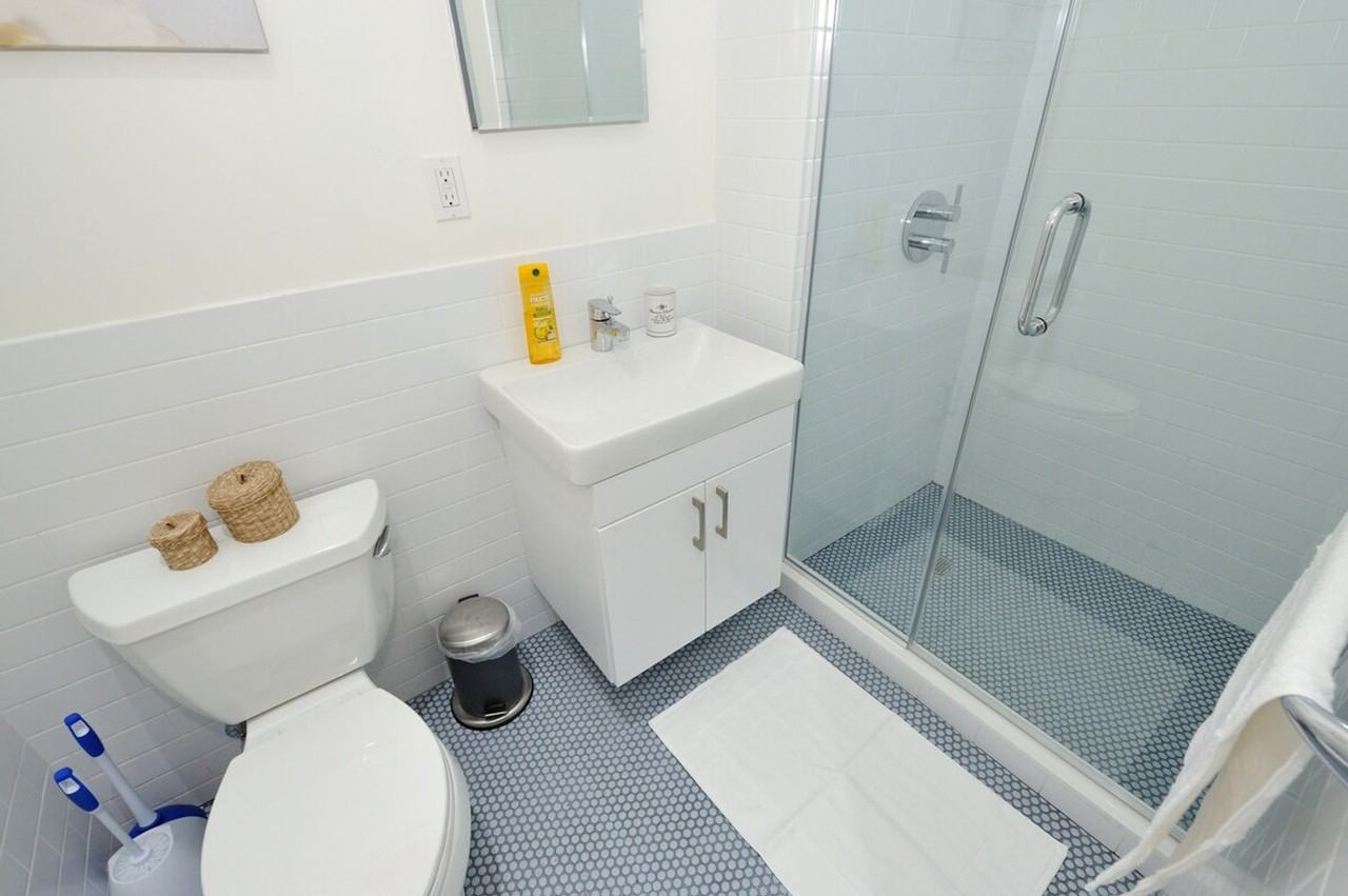 353 W 46th St #1323931P - Photo 6 of 25