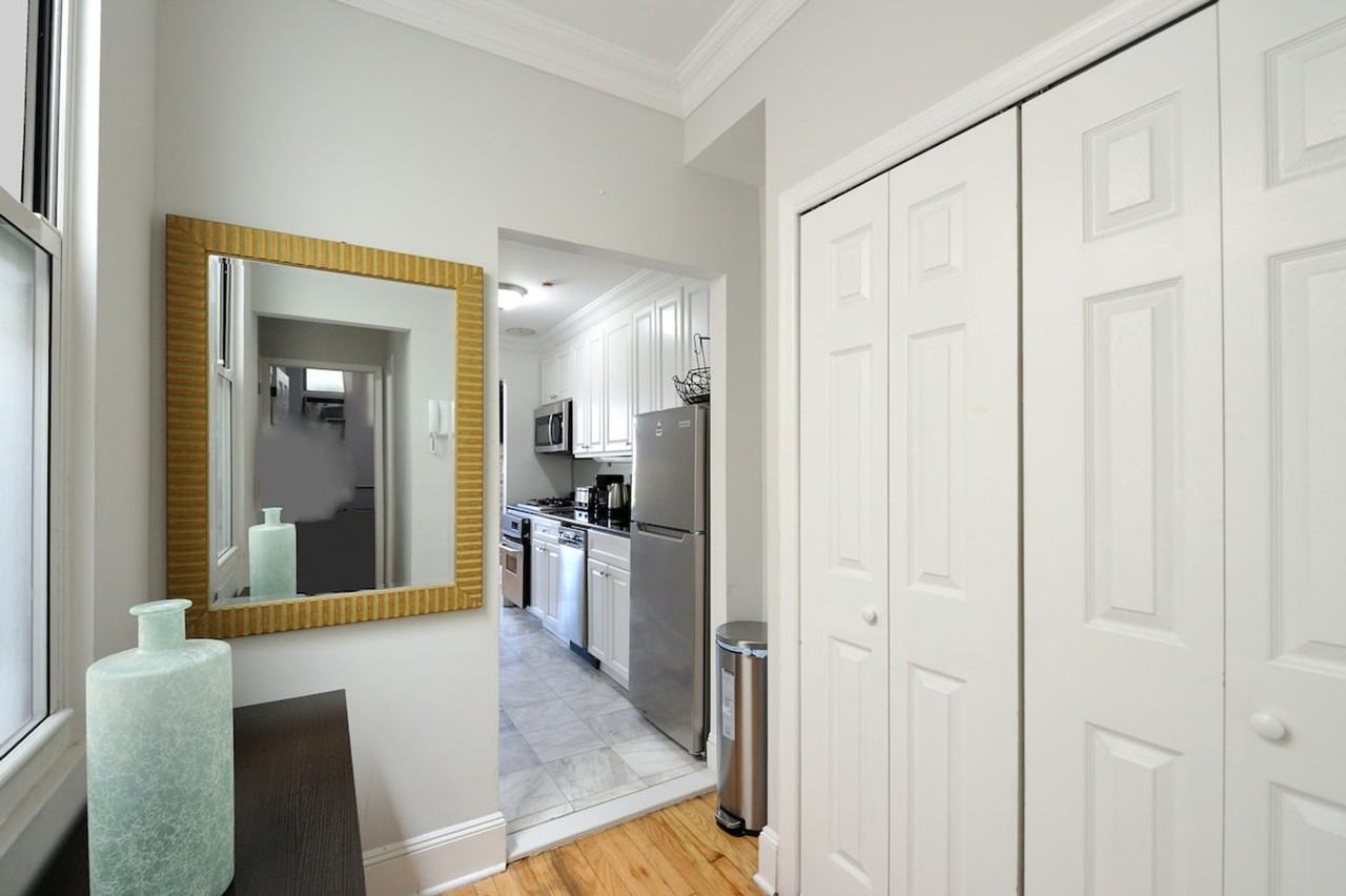 468W W 47th St #1323964P - Photo 5 of 18