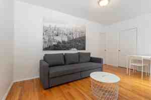 featured image of 130 E 95th St