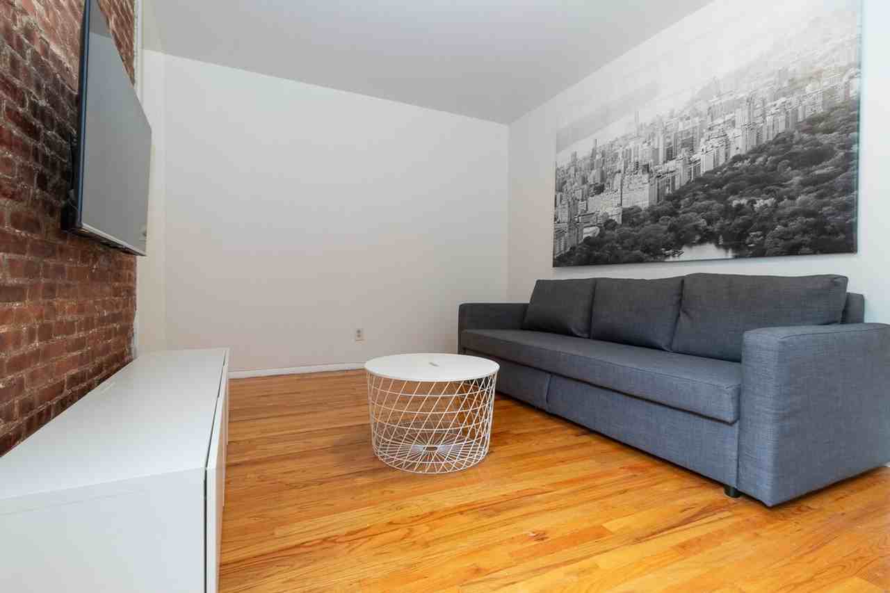 130 E 95th St #1058689P - Photo 2 of 31