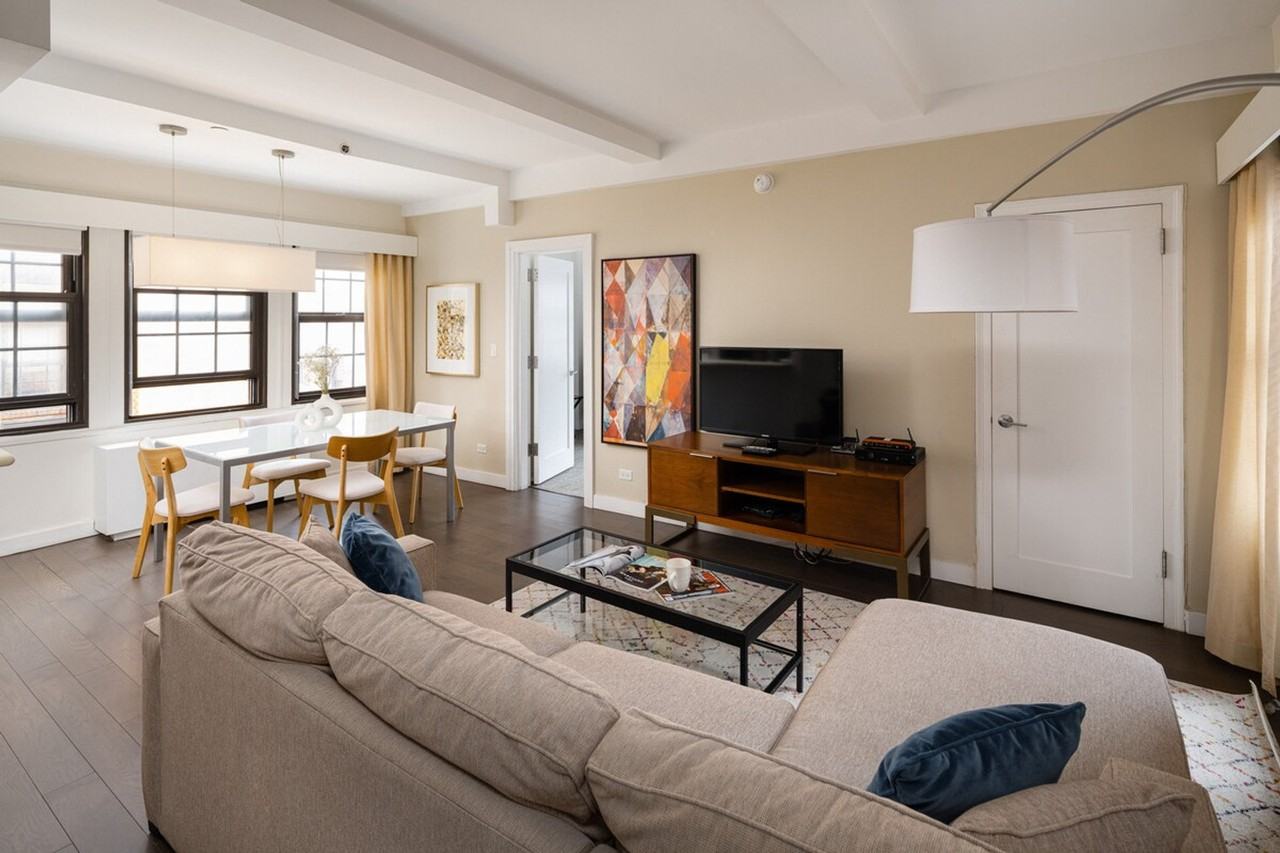 337 E 50th St #1514895P - Photo 4 of 22