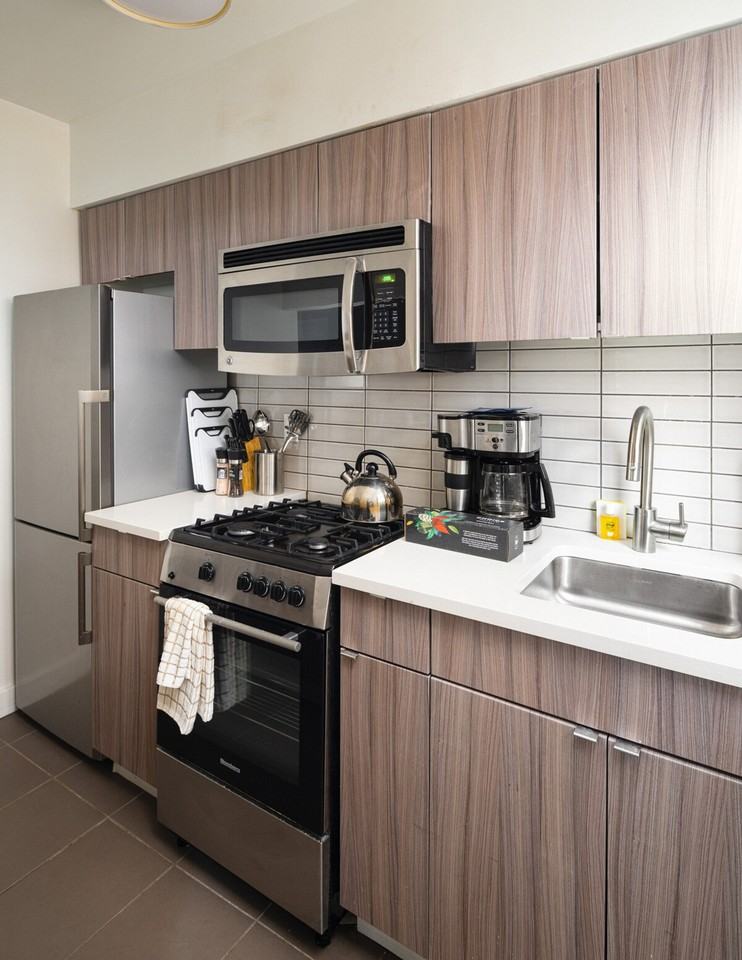 411 E 50th St #1383558P - Photo 3 of 20