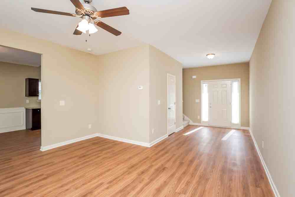 124 Hill Crest Cir - Photo 3 of 16