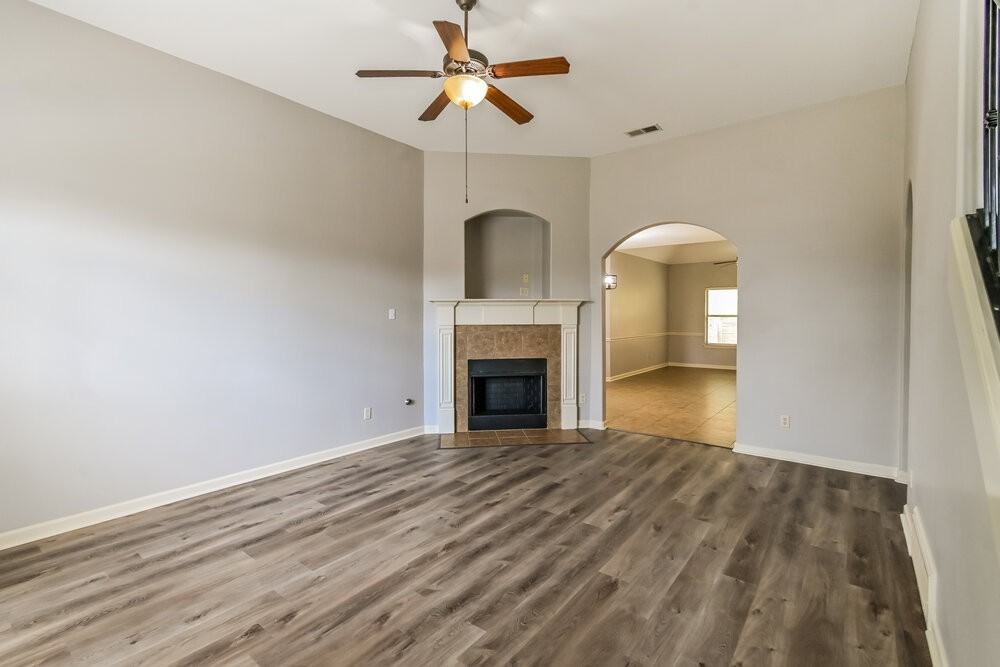 305 Garden Springs Dr - Photo 4 of 17