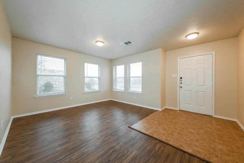 604 Snowy Orchid Ln - Photo 4 of 17