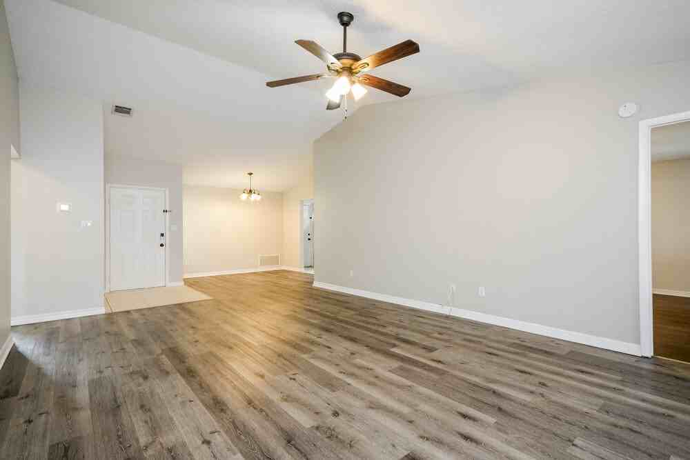 1125 Covington St - Photo 5 of 16