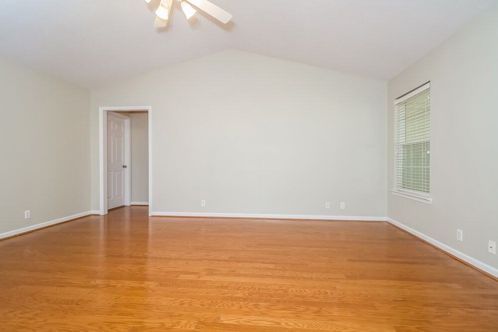 7113 S Hampton Blvd - Photo 3 of 18