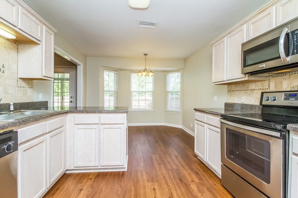 7113 S Hampton Blvd - Photo 6 of 18