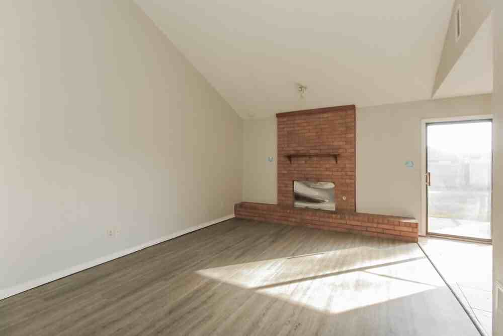 1808 Se 13th St - Photo 3 of 22