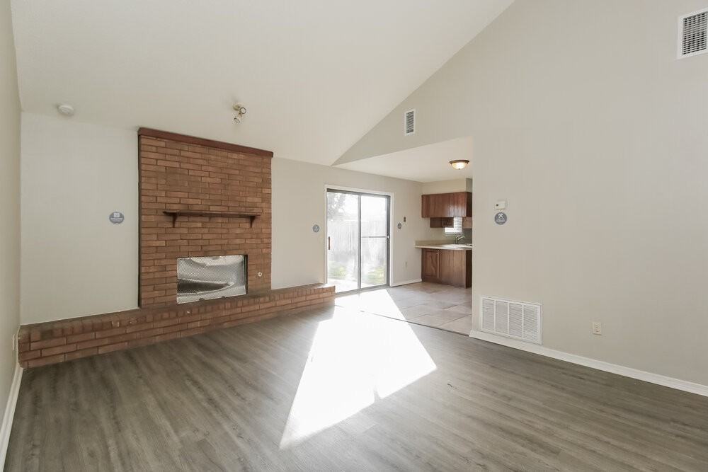 1808 Se 13th St - Photo 4 of 22