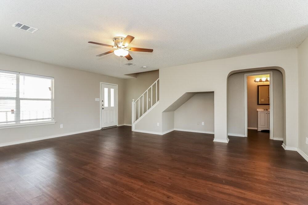 3156 Pine Valley Dr - Photo 2 of 15