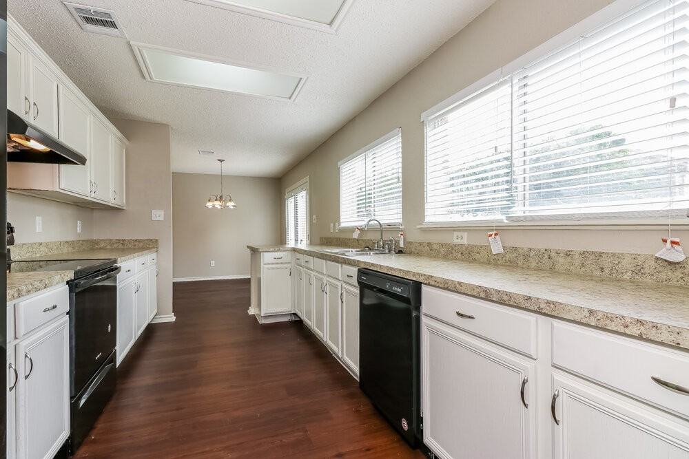 3156 Pine Valley Dr - Photo 5 of 15