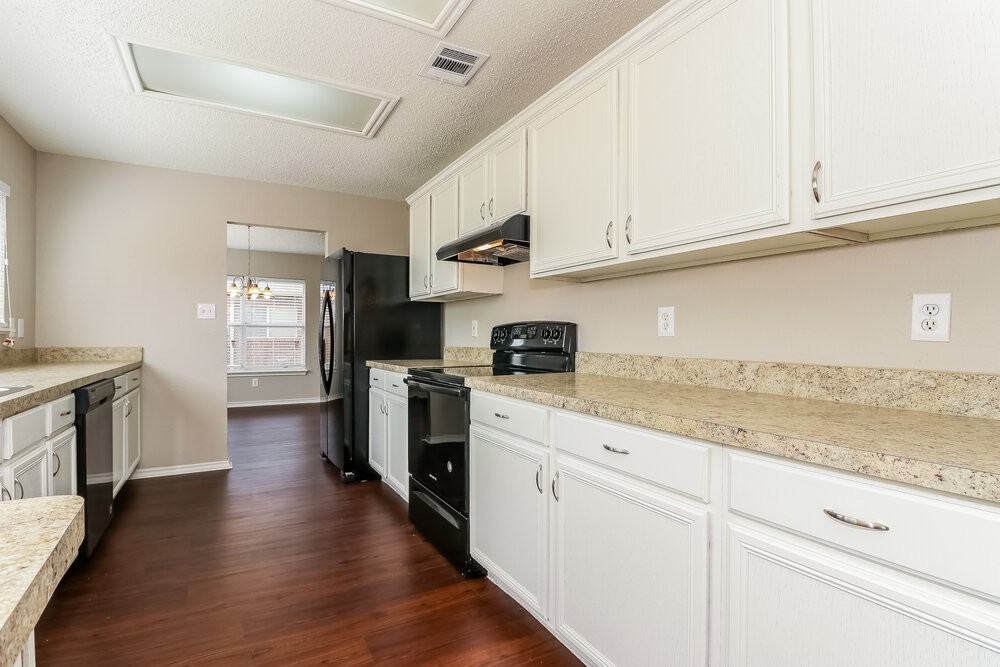 3156 Pine Valley Dr - Photo 6 of 15