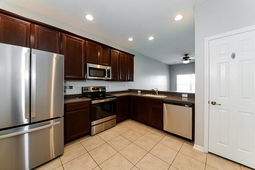 11510 84Th Cir E #102 - Photo 7 of 17