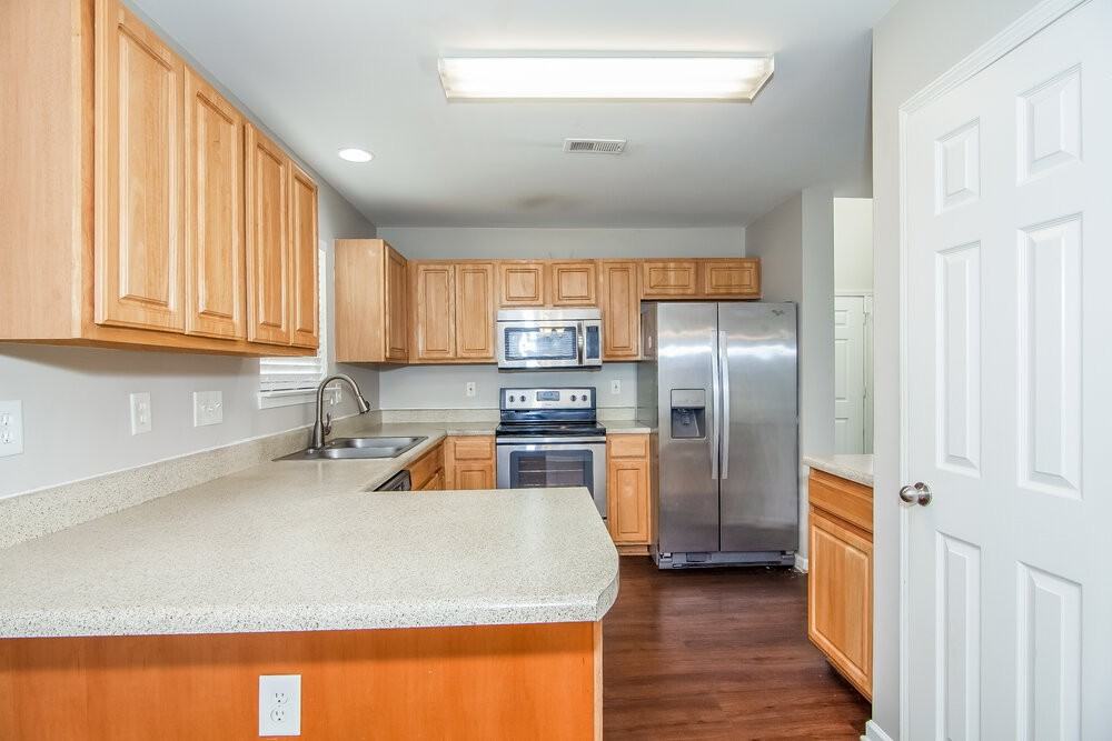 1405 Braveheart Ln - Photo 7 of 17