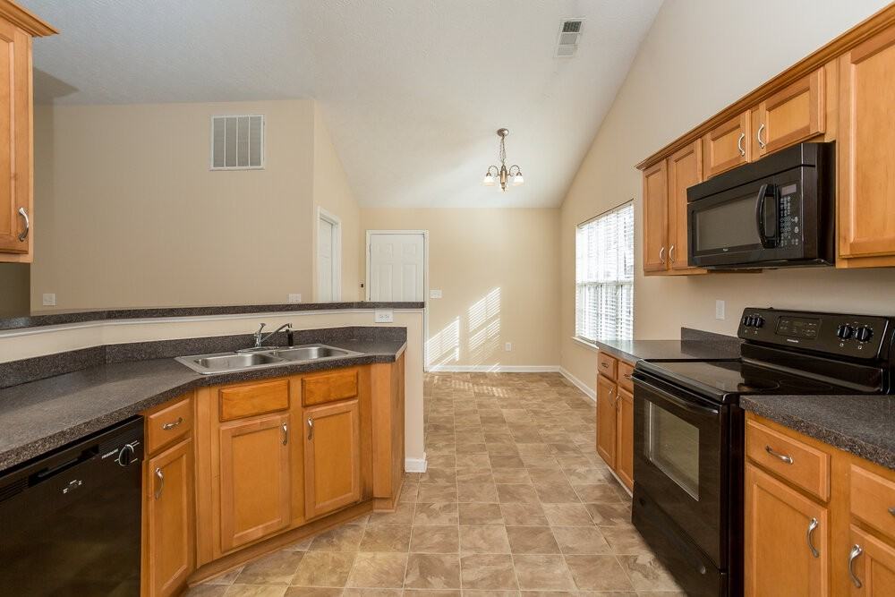 325 Grover Turner Way - Photo 7 of 15