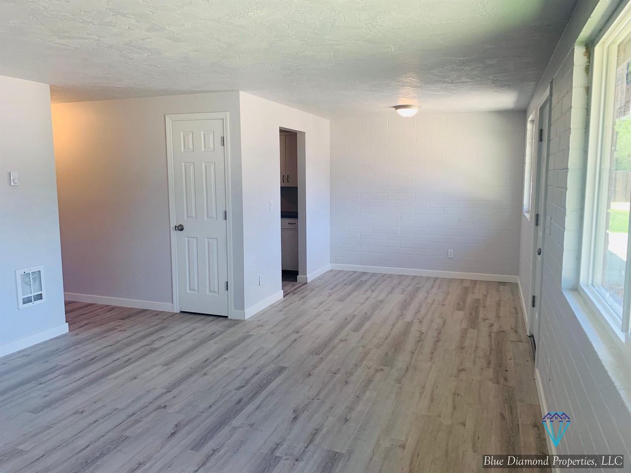 3114 Iowa Ave #1 - Photo 5 of 6