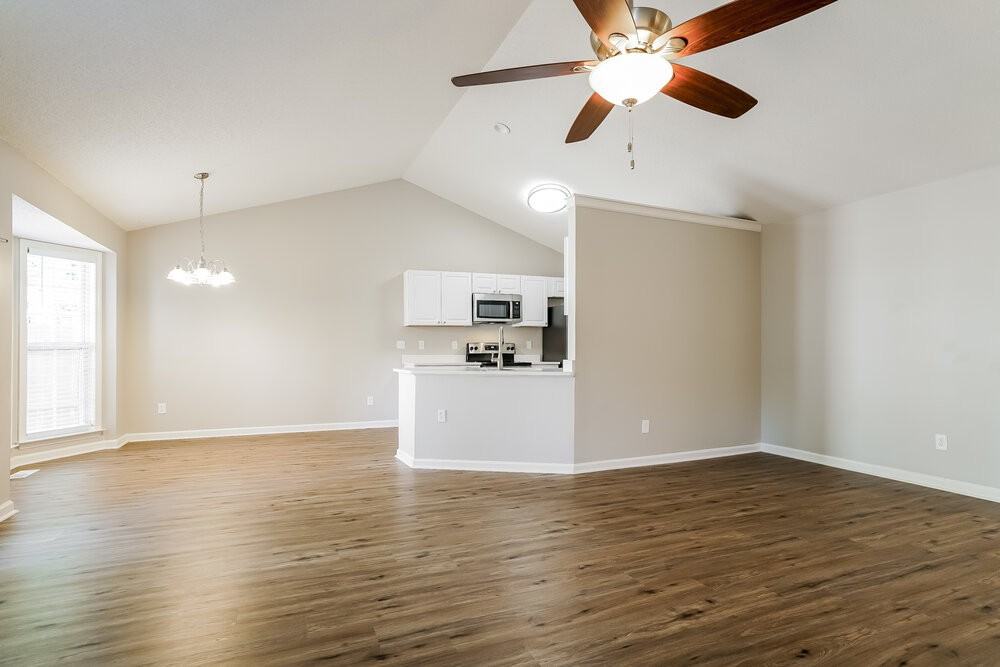 203 Zircon Ln - Photo 4 of 16