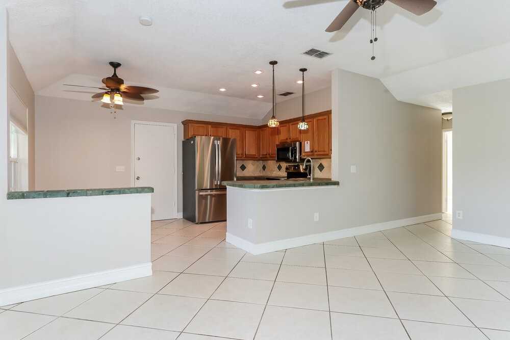 5537 Pebble Brook Ln - Photo 4 of 14