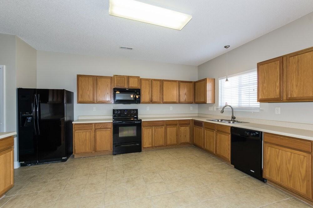 13669 Coram Pl - Photo 7 of 18