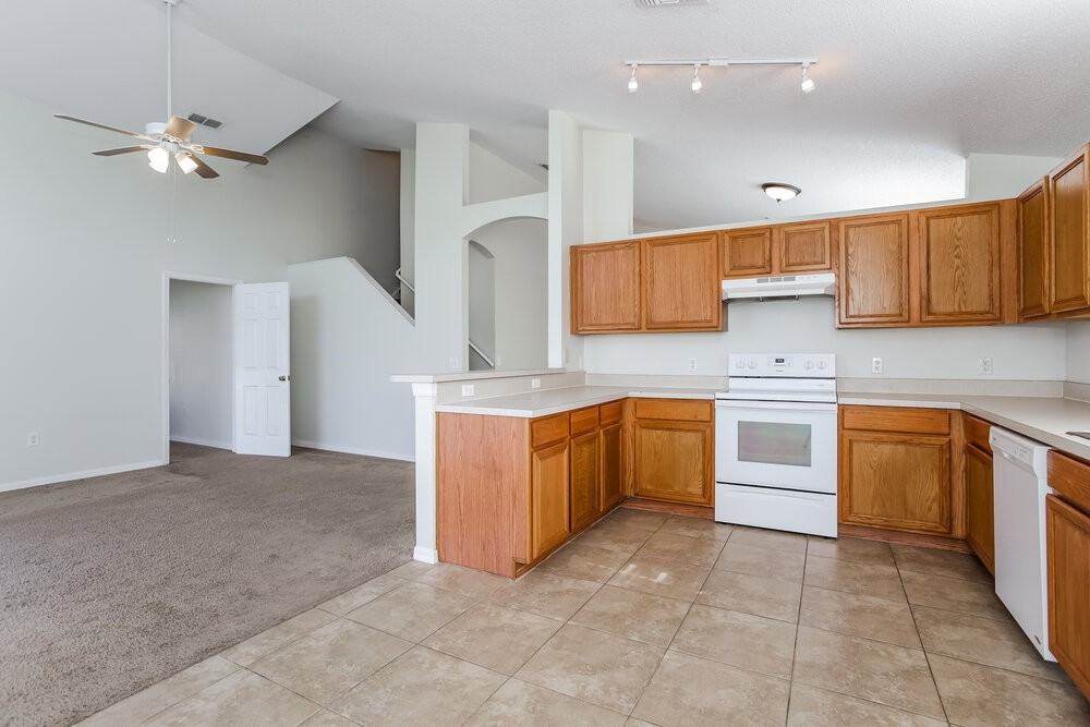 1300 Creekview Ct - Photo 6 of 17