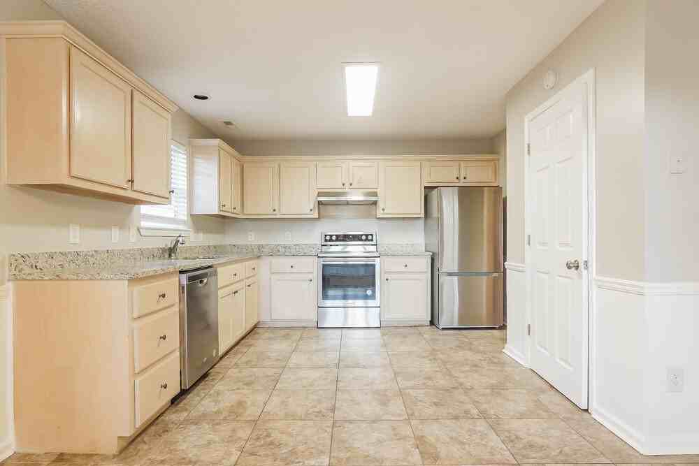 8028 Rockhampton Cir - Photo 7 of 16