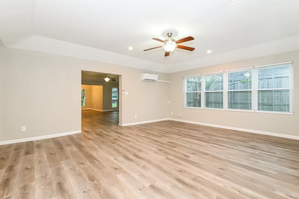 1814 Uvalde St - Photo 3 of 16