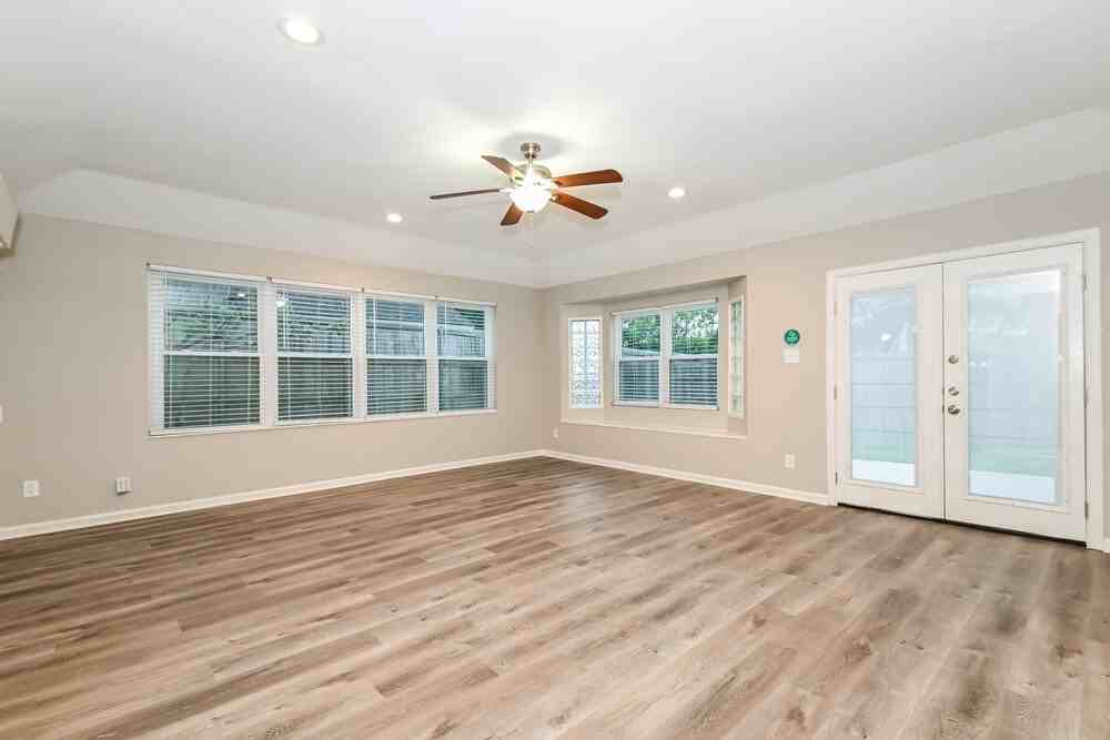 1814 Uvalde St - Photo 4 of 16