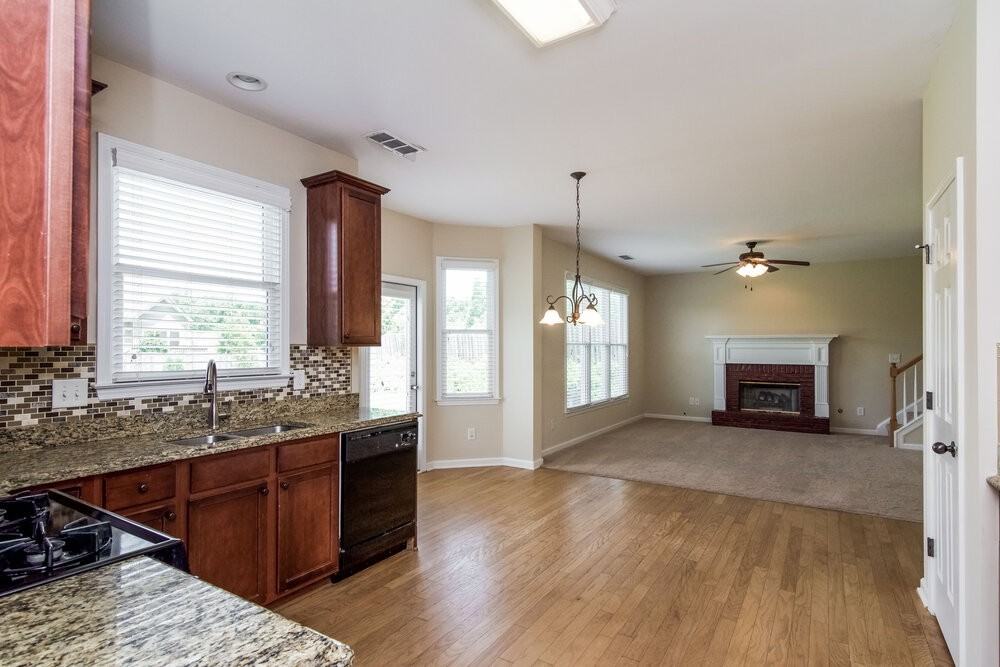 2400 Chandler Grove Dr - Photo 5 of 15