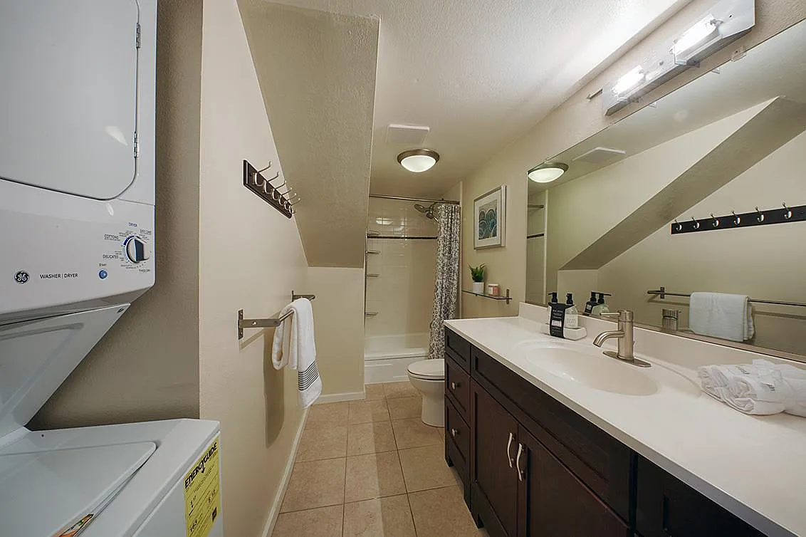 566 Vista Ave - Photo 2 of 12